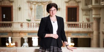 Českou vědu ohrožuje nestabilita a nepředvídatelnost, vědci se nemohou soustředit na práci, říká nová předsedkyně Akademie věd Eva Zažímalová.