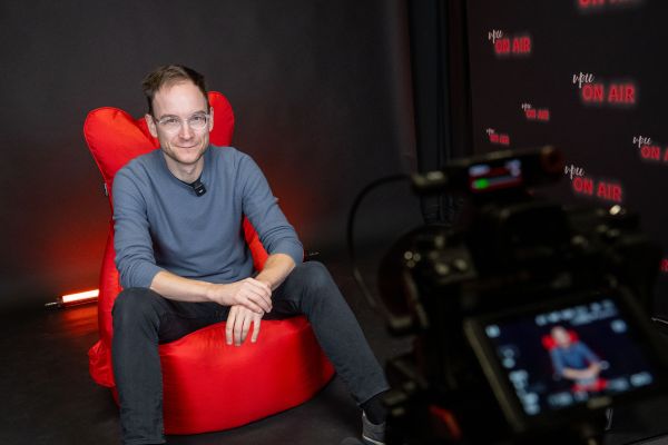 „Je hrozně důležité ukazovat, že předmětem filozofických úvah a&nbsp;interpretací nemusí být jenom Platón a&nbsp;další ‚velcí‛ filozofové, ale že filozofie se dá dělat nad jakýmkoliv textem. Interpretovat můžeme všechno kolem nás.“