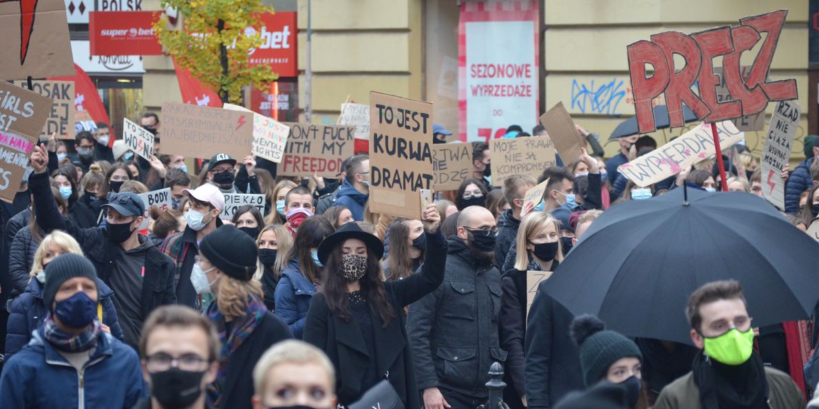 Prostesty proti zpřísnění zákona o potratech v Krakově, říjen 2020. Foto: Silar/Wikimedia Commons