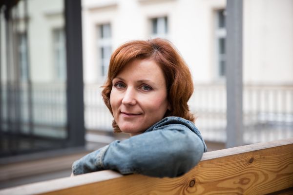 Věnujeme se velmi aktuálním problémům, které zajímají hodně vědců. Pokud by jejich řešení bylo snadné, nebo dostupné známými metodami, tak už by na to dávno někdo přišel. Je to soutěž, někdy je to napínavé, někdy dobrodružné, říká Jana Roithová.