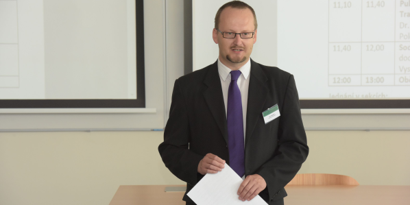 Foto: Petr Špaček Ekonom Jan Stejskal, editor nové monografie, která vyšla u prestižního vydavatelství Springer.