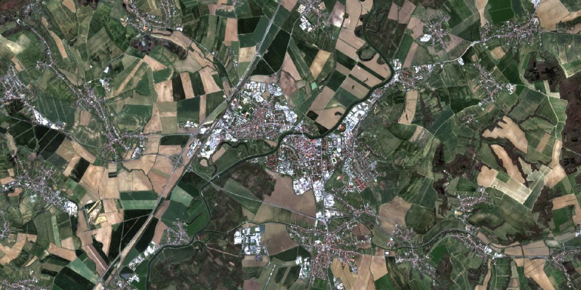 Pohled na Uherské Hradiště ze Sentinelu 2, 9. duben 2026.